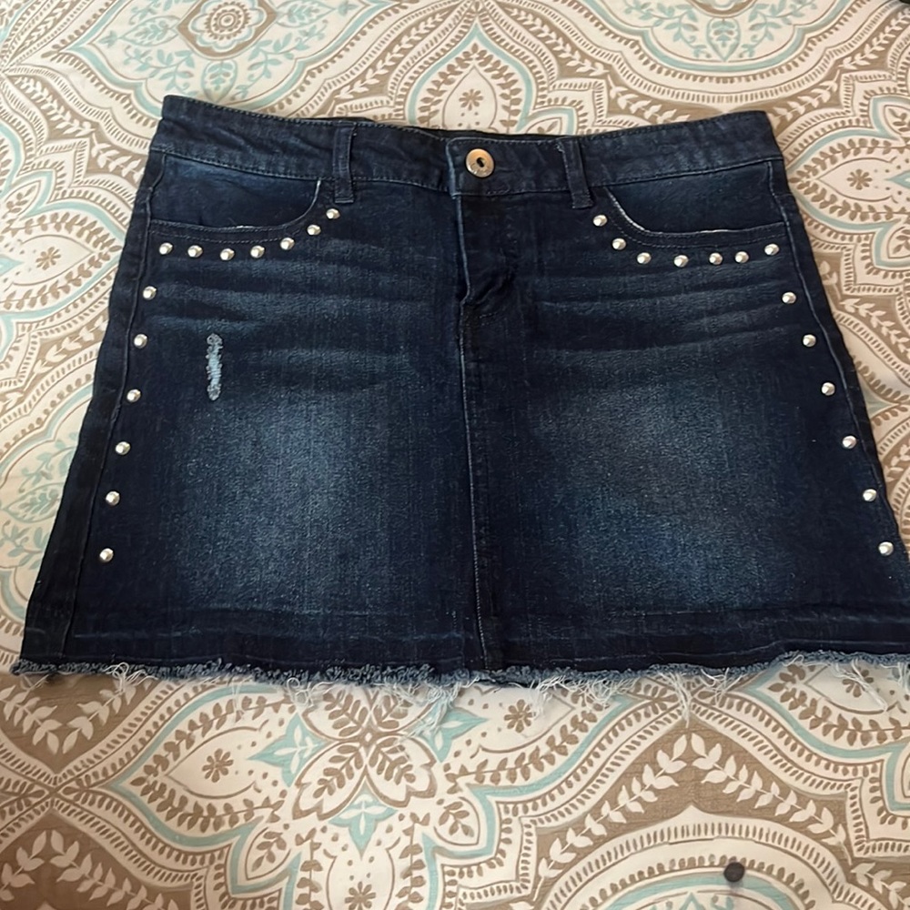 dkny studded dark wash jean skirt!